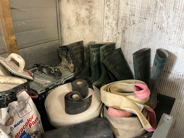 Divers aannemersmatriaal - afbeelding 8 van  12