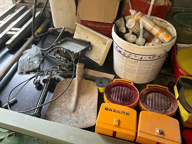 Divers aannemersmatriaal - afbeelding 12 van  12