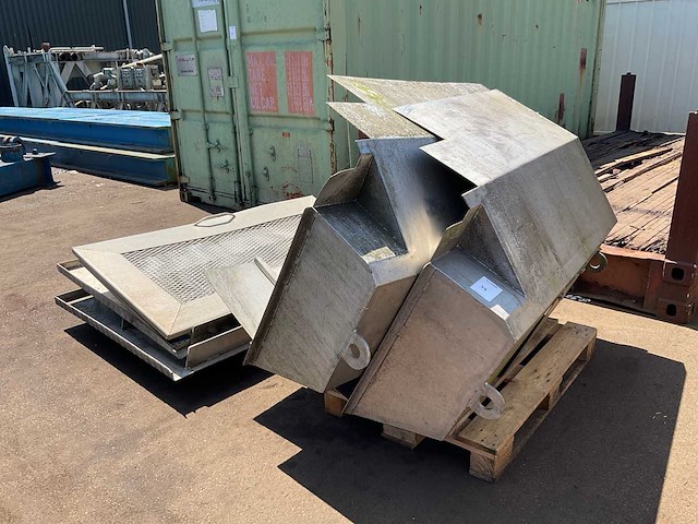 Divers aluminium en rvs plaatwerk - afbeelding 2 van  2