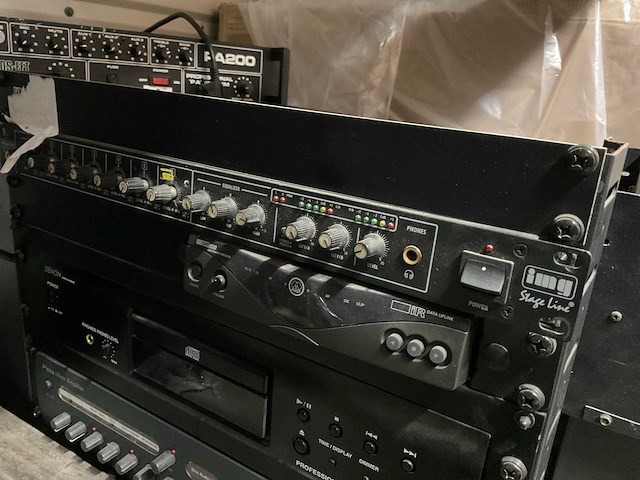 Divers audio-apparatuur - afbeelding 3 van  5