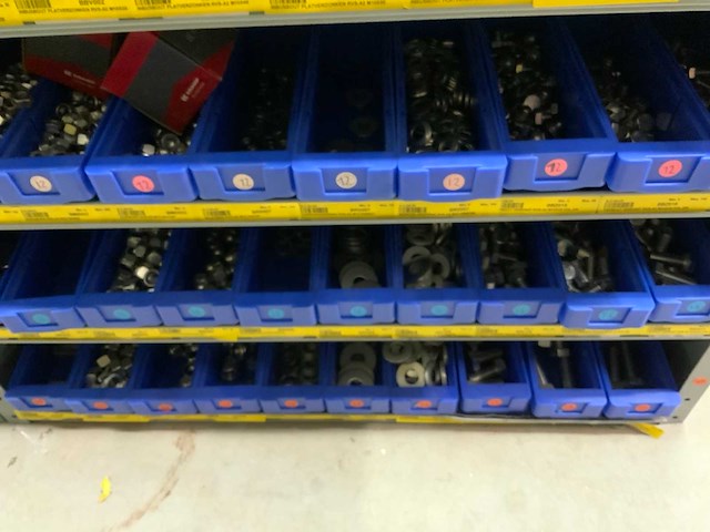 Divers bevestigingsmateriaal in 4 vakkenkasten - afbeelding 4 van  11