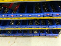 Divers bevestigingsmateriaal in 4 vakkenkasten - afbeelding 4 van  11