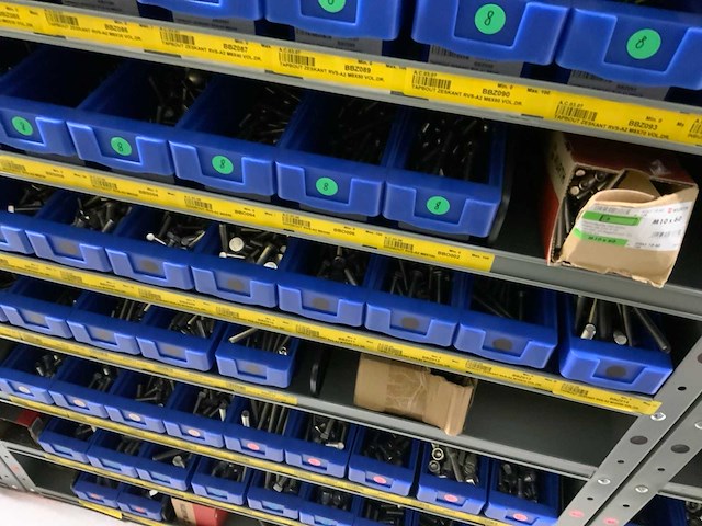Divers bevestigingsmateriaal in 4 vakkenkasten - afbeelding 10 van  11