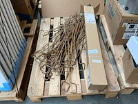 Divers bouw- en bevestigingsmateriaal