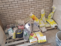 Divers bouwbenodigdheden - afbeelding 1 van  11