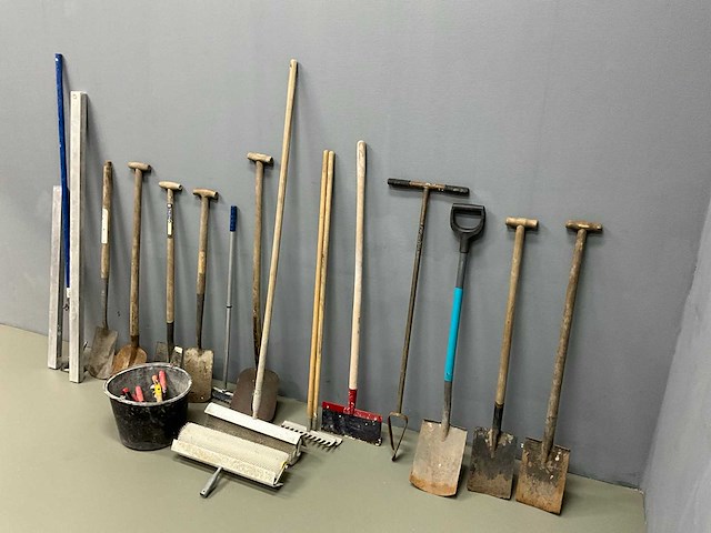 Divers bouwgereedschap (27x) - afbeelding 1 van  6