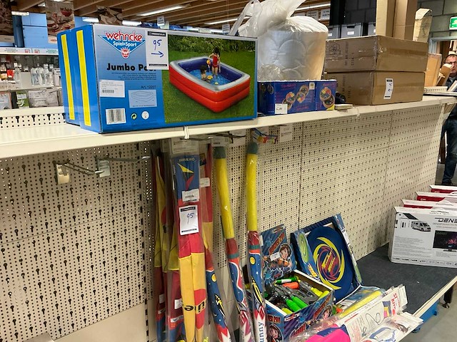 Divers buitenspeelgoed - afbeelding 1 van  11