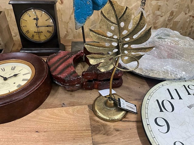 Divers decoratiemateriaal, verlichting en kaarsen - afbeelding 9 van  13