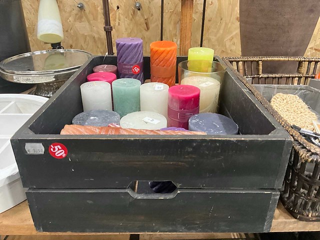Divers decoratiemateriaal, verlichting en kaarsen - afbeelding 13 van  13