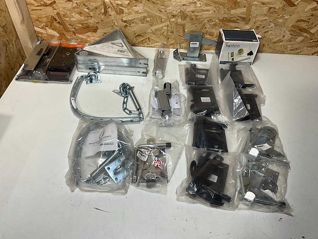 Divers deurbeslag (17x) - afbeelding 1 van  12