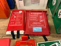 Divers ehbo materiaal - afbeelding 6 van  8