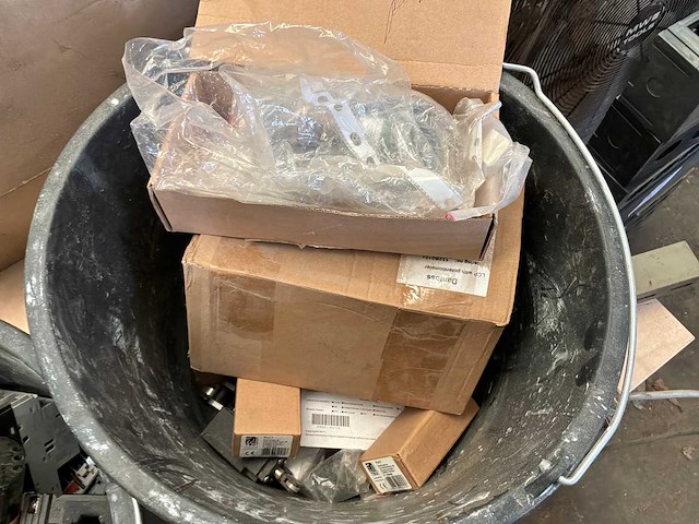 Divers elektramateriaal - afbeelding 4 van  5