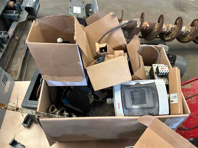 Divers elektramateriaal - afbeelding 5 van  5