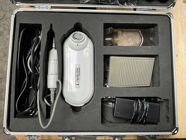 Divers elektrische gereedschappen - afbeelding 1 van  6