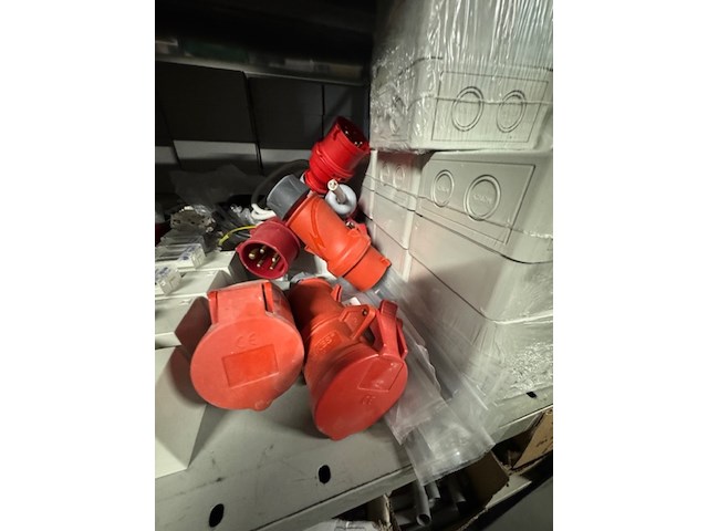 Divers elektrotechnisch installatiemateriaal - afbeelding 6 van  12