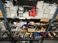 Divers elektrotechnisch installatiemateriaal - afbeelding 1 van  13