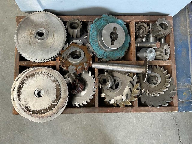 Divers freesgereedschap en freestandwielen - afbeelding 8 van  18