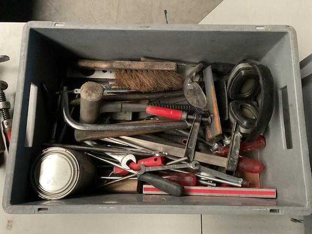 Divers gereedschap, draadeind, overige aannemersmateriaal - afbeelding 1 van  2