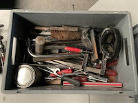 Divers gereedschap, draadeind, overige aannemersmateriaal - afbeelding 1 van  2