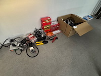 Divers gereedschap en elektrotechnisch materiaal - afbeelding 1 van  7