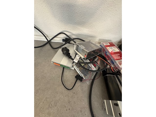 Divers gereedschap en elektrotechnisch materiaal - afbeelding 5 van  7