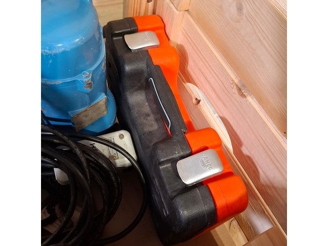 Divers gereedschap en verlichting - afbeelding 7 van  9