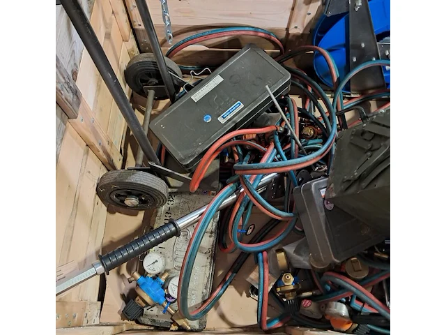Divers gereedschap en werkplaatsinventaris - afbeelding 5 van  13