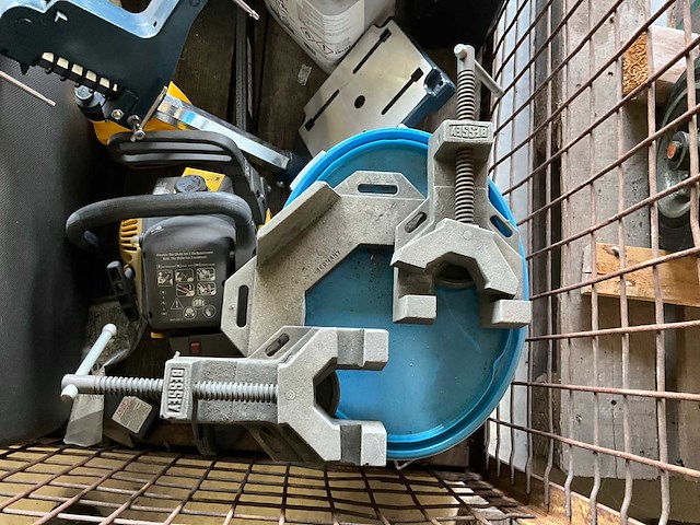 Divers gereedschap in gitterbox - afbeelding 2 van  6