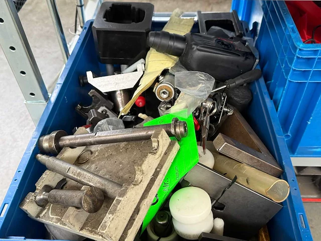 Divers gereedschap inclusief magazijnkar - afbeelding 2 van  16