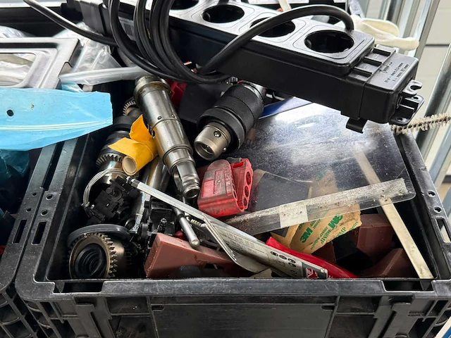 Divers gereedschap inclusief magazijnkar - afbeelding 8 van  16