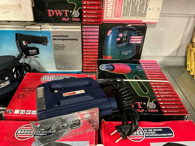 Divers gereedschap o.a decoupeerzagen/hot air guns (12x) - afbeelding 3 van  7
