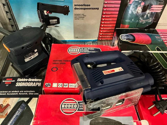 Divers gereedschap o.a decoupeerzagen/hot air guns (12x) - afbeelding 4 van  7