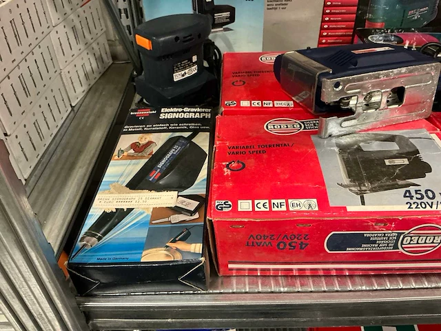 Divers gereedschap o.a decoupeerzagen/hot air guns (12x) - afbeelding 6 van  7