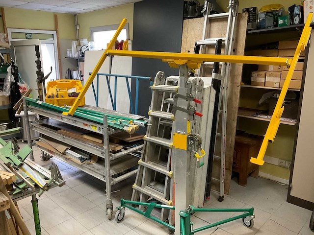 Divers gereedschap (plafond-werkzaamheden) - afbeelding 1 van  28