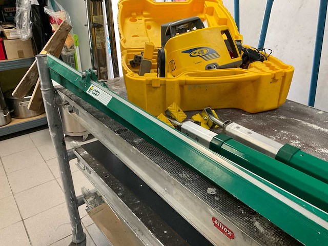 Divers gereedschap (plafond-werkzaamheden) - afbeelding 13 van  28