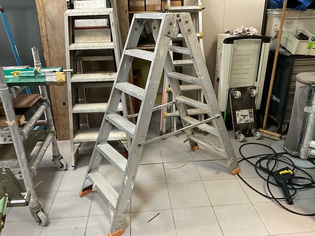 Divers gereedschap (plafond-werkzaamheden) - afbeelding 28 van  28