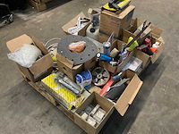 Divers gereedschappen, kitspuiten, fietspomp, maskers, hilti boren, etc. - afbeelding 3 van  10