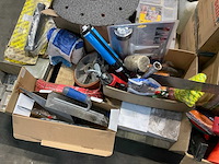 Divers gereedschappen, kitspuiten, fietspomp, maskers, hilti boren, etc. - afbeelding 6 van  10
