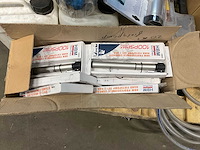 Divers gereedschappen, kitspuiten, fietspomp, maskers, hilti boren, etc. - afbeelding 8 van  10