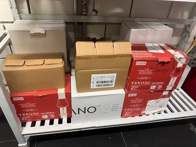 Divers glaswerk en disposables - afbeelding 2 van  3