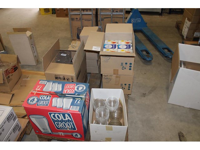 Divers glaswerk op pallet w.o. stapel-, fris- en tumbler-glazen. - afbeelding 1 van  4