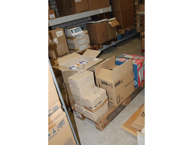 Divers glaswerk op pallet w.o. stapel-, fris- en tumbler-glazen. - afbeelding 2 van  4