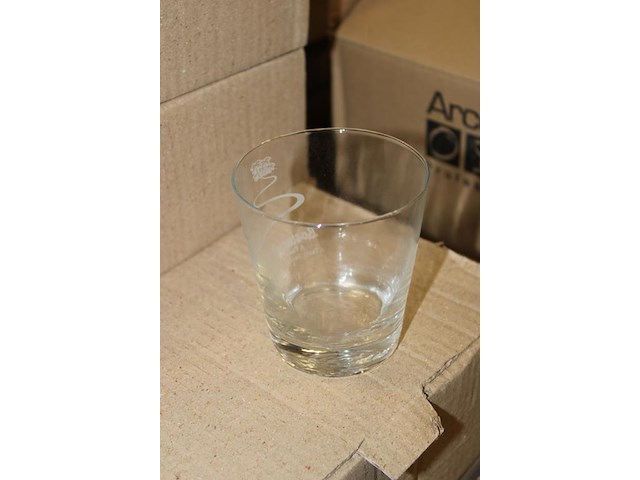 Divers glaswerk op pallet w.o. stapel-, fris- en tumbler-glazen. - afbeelding 3 van  4