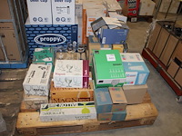 Divers glaswerk op pallet w.o. wijn-, bier-, fris-, cognac- en shotglazen. - afbeelding 1 van  3
