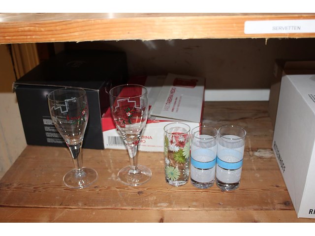 Divers glaswerk w.o. bier en frisglazen. - afbeelding 1 van  2