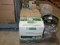 Divers glaswerk w.o. stapel- en frisdrankglazen in 4 dozen. - afbeelding 1 van  3