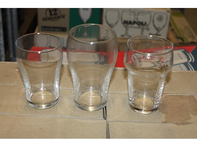 Divers glaswerk w.o. stapel- en frisdrankglazen in 4 dozen. - afbeelding 3 van  3