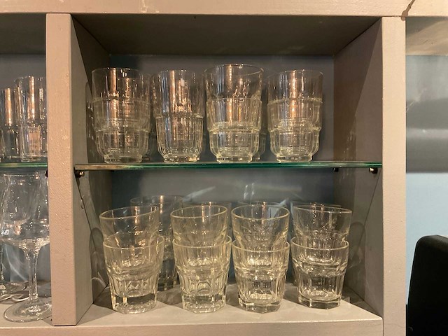 Divers glaswerk - afbeelding 4 van  19