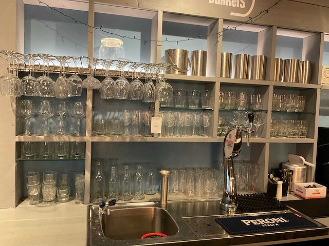 Divers glaswerk - afbeelding 1 van  19