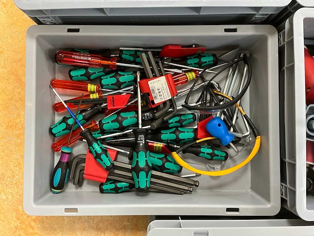 Divers handgereedschap en hulpmiddelen - afbeelding 3 van  6